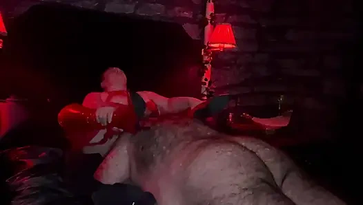 Bölüm1 :- Domina Satana'dan booboo'nun Noel hediyesi.