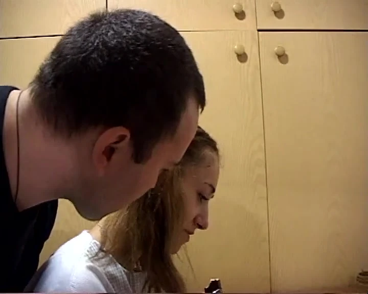 Giada एक लड़की है जो अपने भाई के दोस्त को चोदना पसंद करती है