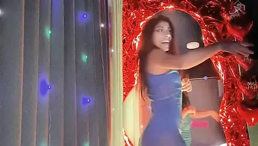 Vika sexting sıkı taytlarla vahşi bir ton kuruyor