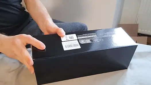 Yeni oyuncak! Mastürbasyon yaparken emiyor, titreşiyor ve dönüyor. Kutu aç ve ilk deneme.