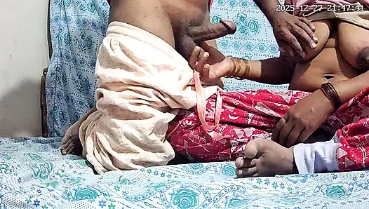 Büyük memeli genç orta yaşlı seksi kadın bahçıvanla aldatıyor 2