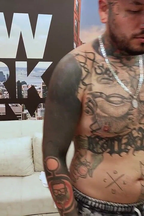 Ateşli fenomen aboneler karşılığında güzel bir latini sikiyor