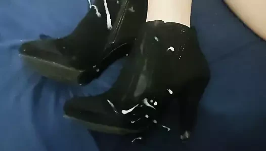 Karımın topuklarında büyük cumshot