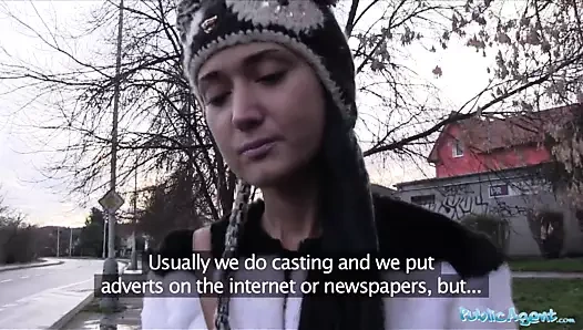 Kamu ajan Rus gets becerdin tarafından bir büyük horoz içinde yatak odası