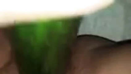 Kendimi bir salatalık ile beceriyorum