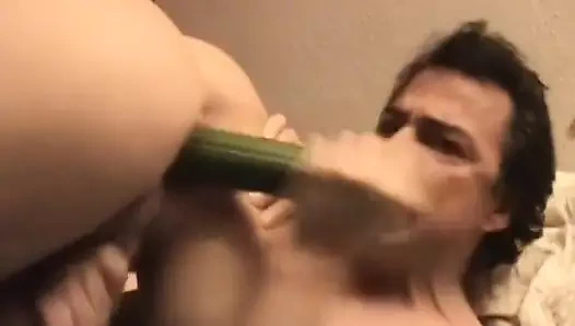 Sürtük Alman kızıl saçlı iki şişman yarağa bakıyor