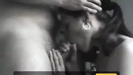 Kocasını aldatan kadın komşusna sakso çekiyor. Memelere boşalma - gerçek