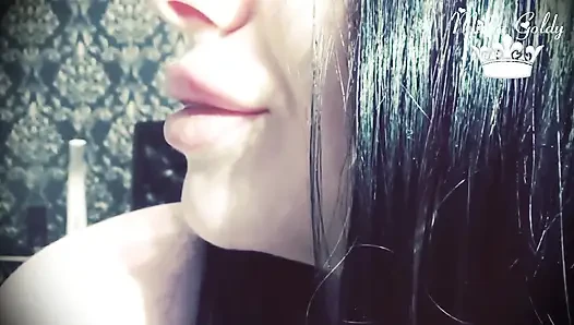 Dudaklarımı daha da büyük yaptım! Dudaklar daha büyük - daha hızlı boşalma!