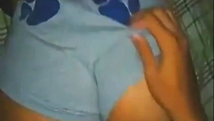 Srilankan kız dinii göt masajı