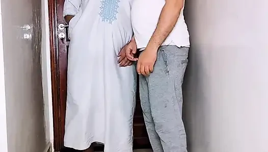 Mısırlı grup seks: 2 arkadaş arkadaşlarının karısı işteyken seks yapıyor