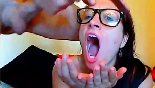 Kamera sürtük yüzüne büyük boşalma ve döl yalama