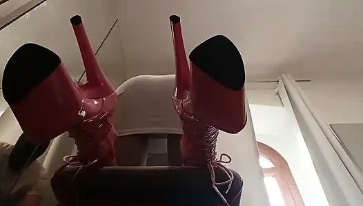 Mükemmel poposlu MILF vaginat görüşüyle sikişmiş