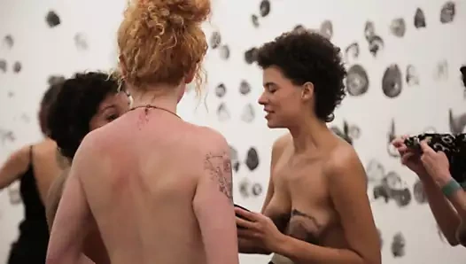 Göğüsleriyle sanat yapan tuhaf Brezilyalı feministler