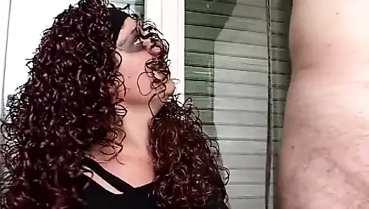 The İtalyan redhead lanet tarafından vücut becerileri kapalı gösterir