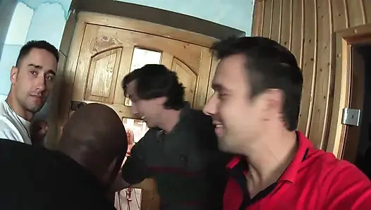 Vücut Geliştirmeci Adam Sarışın Orta Yaşlı Seksi Kadın Ve Latin Sürtüğü Turuncu Sert Üçlü Grup Sekste Sikiyor