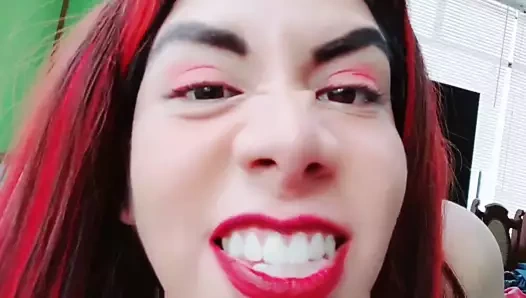 Öpücüklerimle küçülüyorum – vore pov