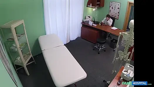 Ateşli jimnastikçi sert sikişiyor