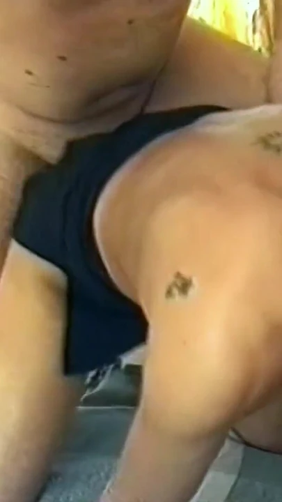 Ключевой момент из "Жена с короткой стрижкой кричит, пока ее трахают в задницу"