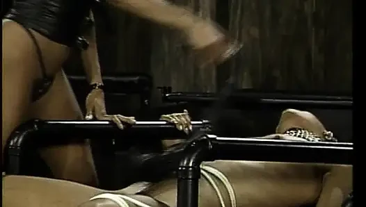 Siyah Alman bayanla bu fetiş esaret seansı izle