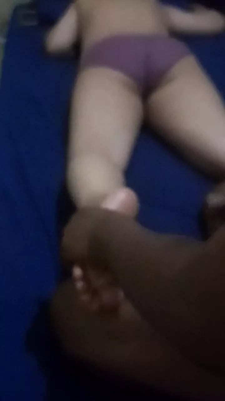 While massaging aunty ass I put my cock in her pussy