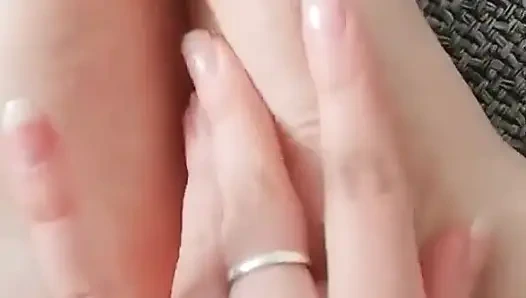 Naughtyceleste tarafından seksi küçük ayaklarıma tapıyor
