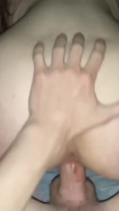 Bakire kız ilk kez yarağa oturuyor