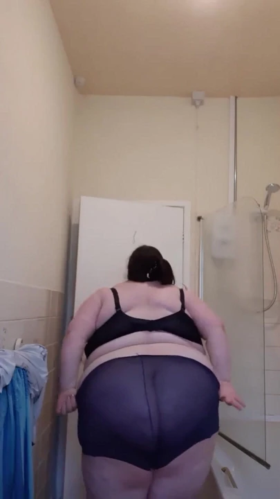 Ssbbw duşdan önce azdırıyor