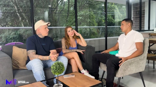 Seks terapisti Kolombiyalı bir çiftle üçlü seks yapıyor - Max Betancur ve Sara Blonde