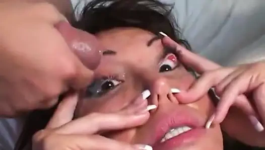 Büyük memeli zenci kadın birçok yarak emmeyi seviyor!