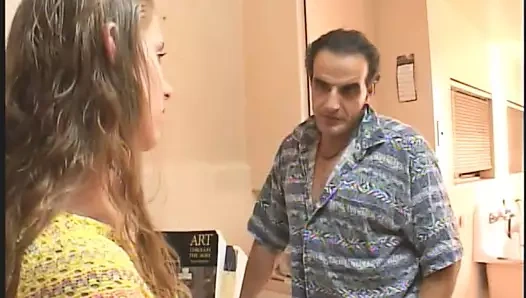 Azgın çift, çalışma oturumunu sıcak seks oturumuna dönüştürür