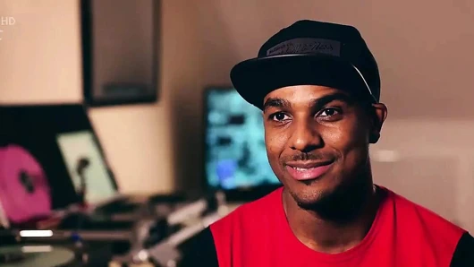 erkek ünlü darryl williams gösterir onun harika horoz