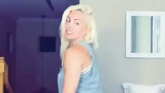Güzel kaslı sarışın twerking devam etti
