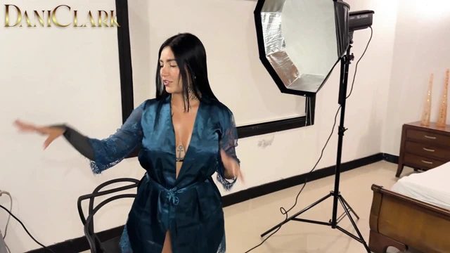 Makyaj sanatçısı modelini sikiyor