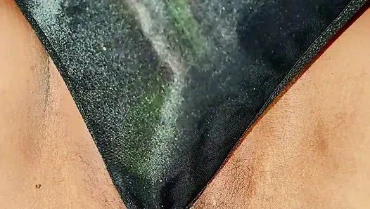 Ateşli küçük desi amcığımda salatalık