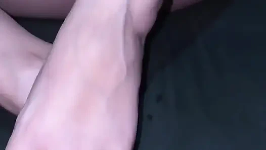 Kız arkadaşımın ayakları, tabanları, vajinası ve göğüsleri