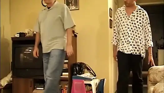 Sarışın orta yaşlı seksi kadın üçlü amcık sikişi... ağzına boşalma