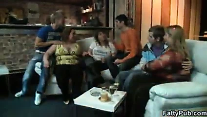 busty yağ alır kapalı onu elbise