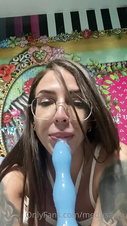 Seksi iç çamaşırı setimle yeni oyuncağımı deniyorum