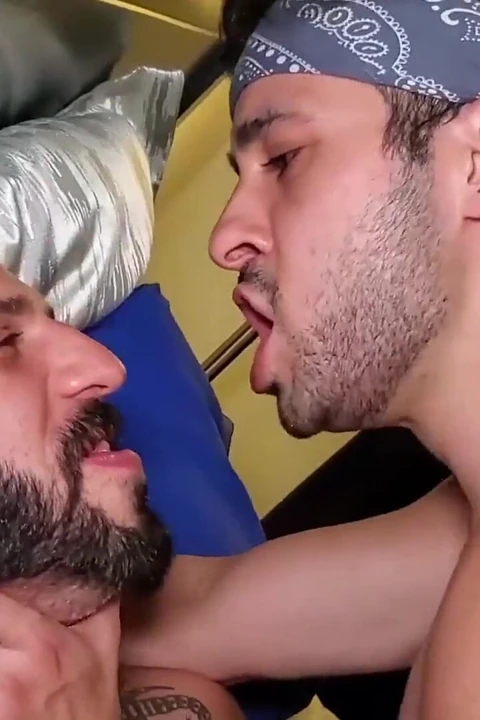 Barebackthathole - latin Romeo Davis ham sikişiyor Jesse Ferrer
