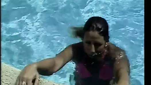 Busty sarışın gets becerdin üzerinde bir şezlong sonra o verir bj