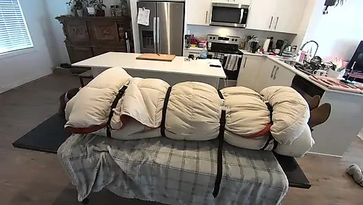 Ceo'nun müstehcen seksi ayakları eski çalışanı tarafından acımasızca gıdıklıyor (bölüm 1) ön izleme