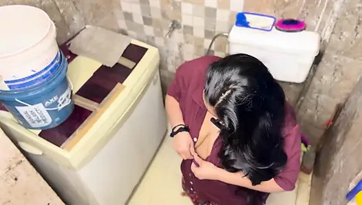 Hintli karı koca duşta çıplak banyoda seks gerçek ev yapımı