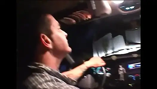 Küçük memeli güzel kız büyük bir yarakla sikiliyor ve ağzına boşalıyor