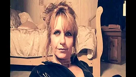 Güçlü duygular arayan bir lezbiyen için belden bağlamalı orgazm