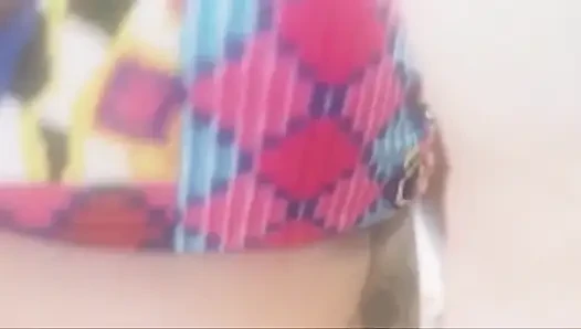 Üvey anne bikinisini değiştiriyor... Ve sen beni izliyorsun! Sen gerçekten alçak bir üvey oğulsun.. Sniff My Ass