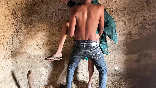 Soteli üvey anne ke shath dışarıda
