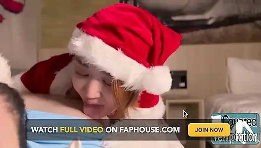 En tatlı Noel Baba kız merhaba demek için geliyor. Tatlı selamlamalar, şenlikli titreşimler, kalpler yarışıyor!