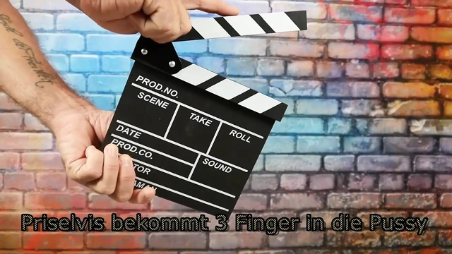 Gece için randevum amcığıma 3 parmak sokuyor