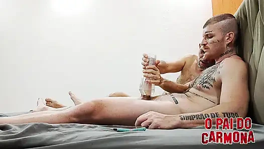 Karmonalar banyodan sonra yatakta