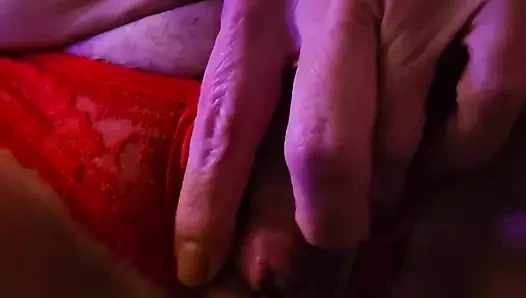 Sikimin klitorisini esnetiyorum